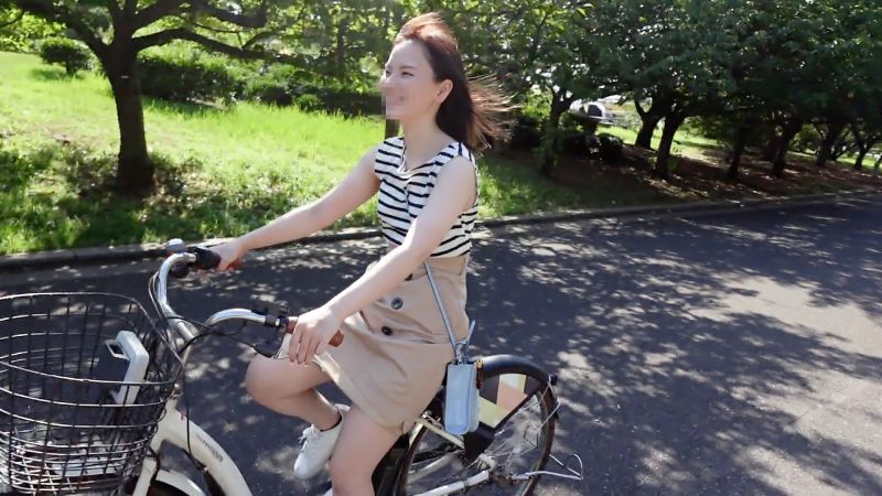 初撮影・顔出し！押しに弱い美女で美白なスポーツ女◯は今年20歳の専門学 生！！可愛い顔を歪ませながら幾度も絶頂を感じさせ口内射精＆2回生中出し！！