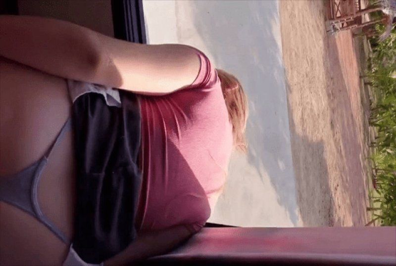 杏吧傳媒 野外好刺激開窗戶做愛給路人看有夠瘋-kitty