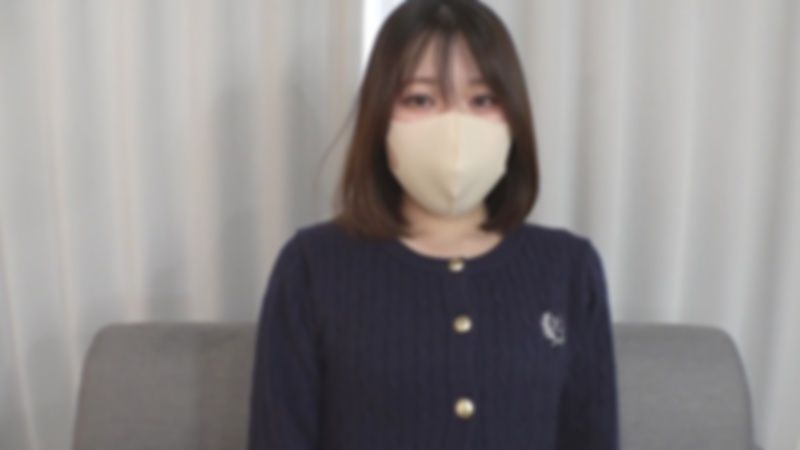 【無修正・完全素人】にらむような視線はイキそうな証！？初撮り素人美女が中年男の初めてサイズ(!)極太マラ激ピストンに魅了され見つめ合いエロ喘ぎしながらねっとり濃厚生ハメ！