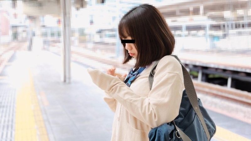 对制服妹子在电车裡恶作剧 天野奈奈